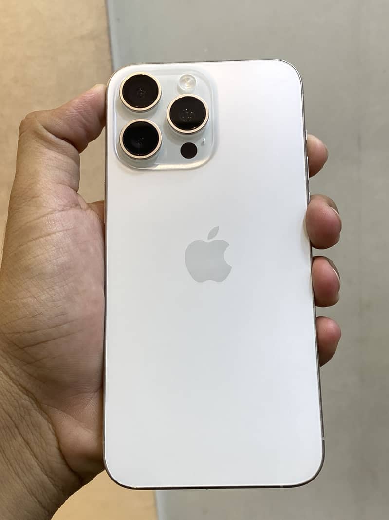 Apple iPhone 15 Pro Max 0