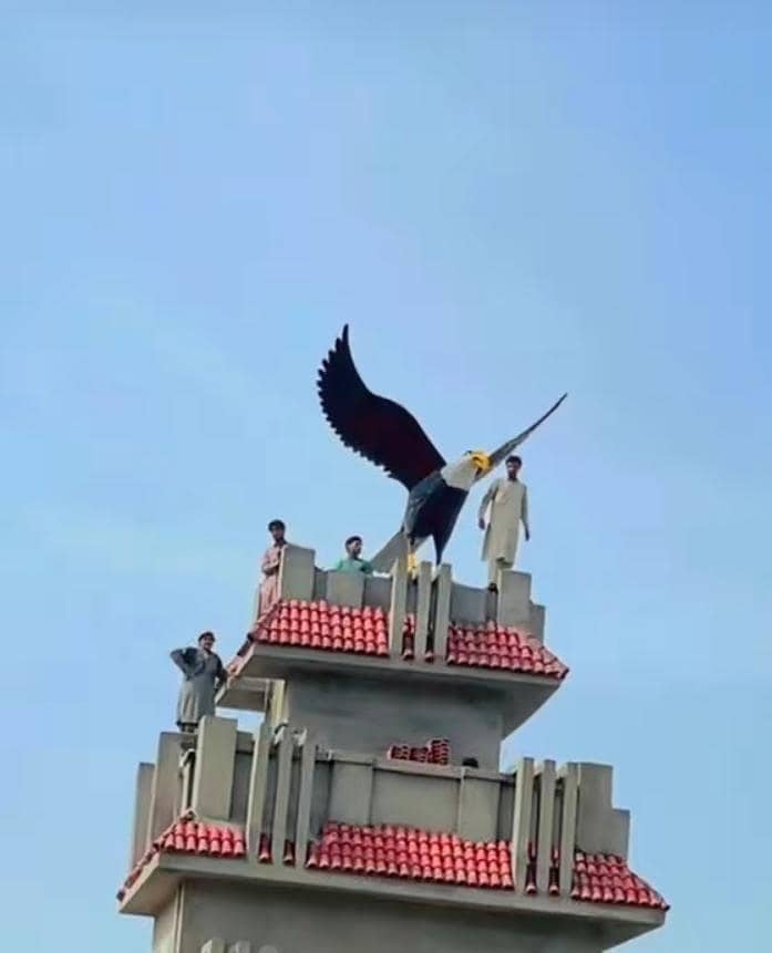 fiberglass eagle statue 0