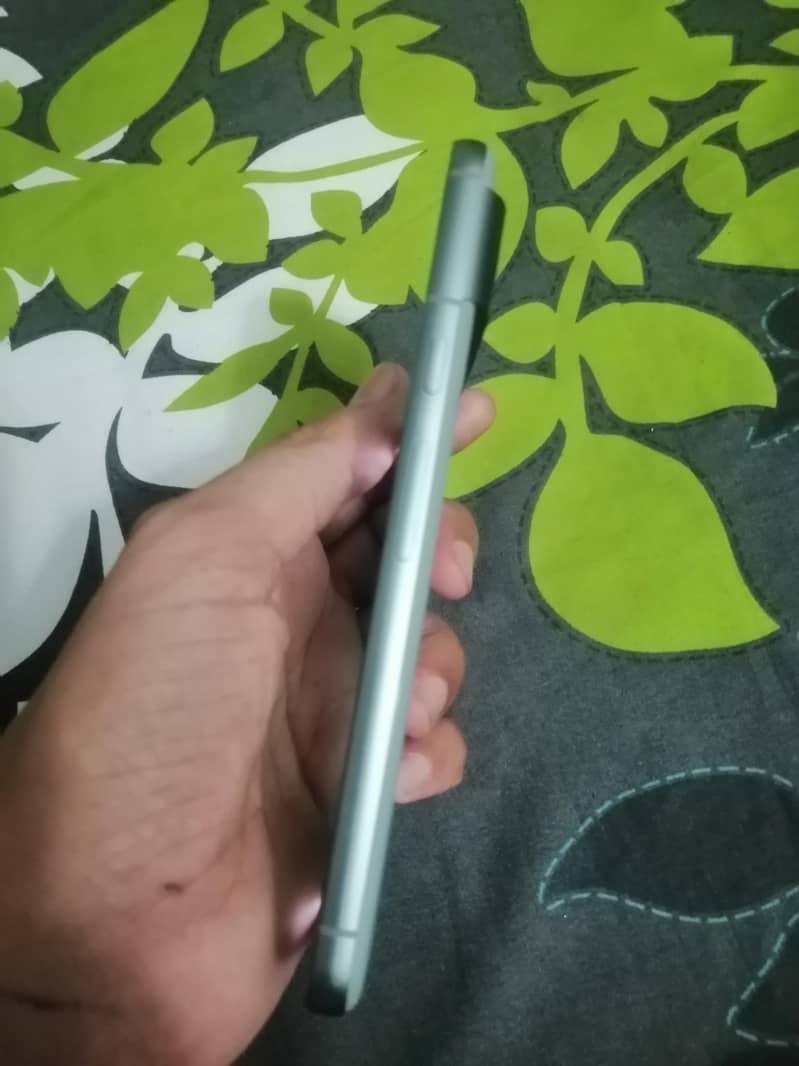 Google Pixel 8 4