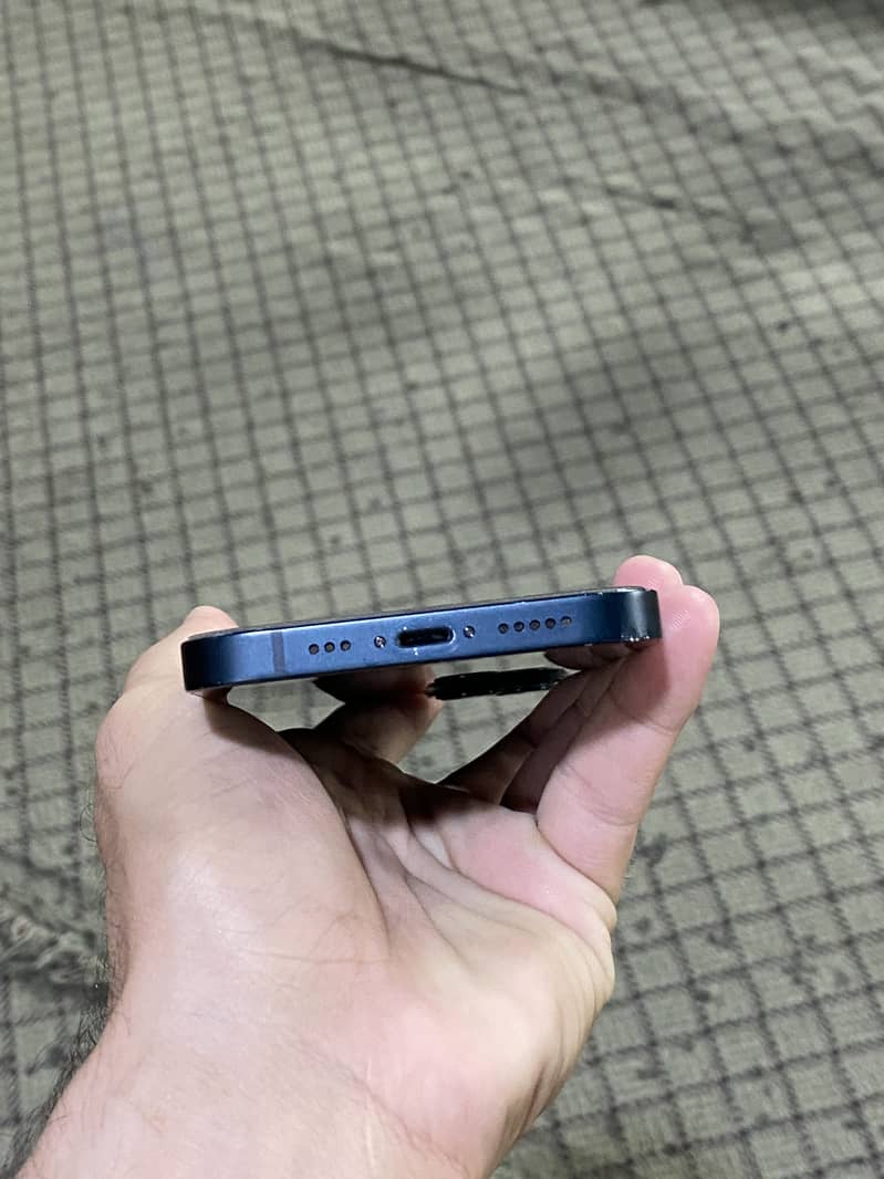 Apple iPhone 13 2