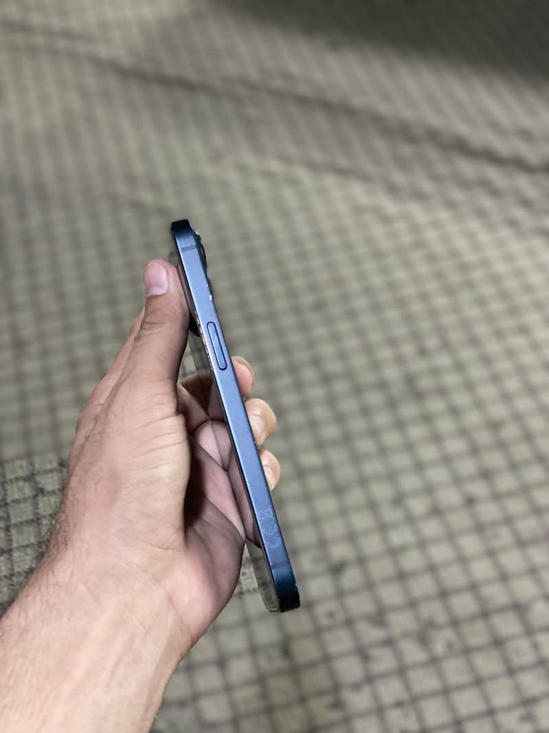 Apple iPhone 13 3