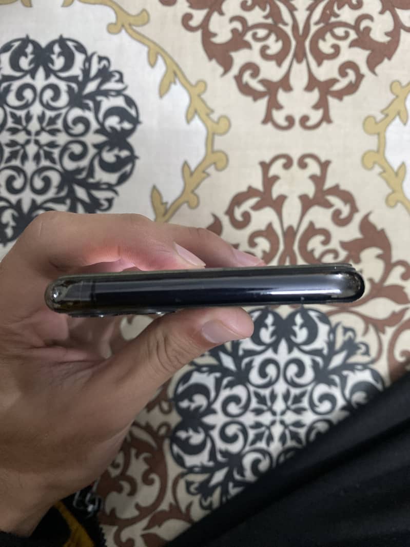 Apple iPhone 11 Pro Max 3