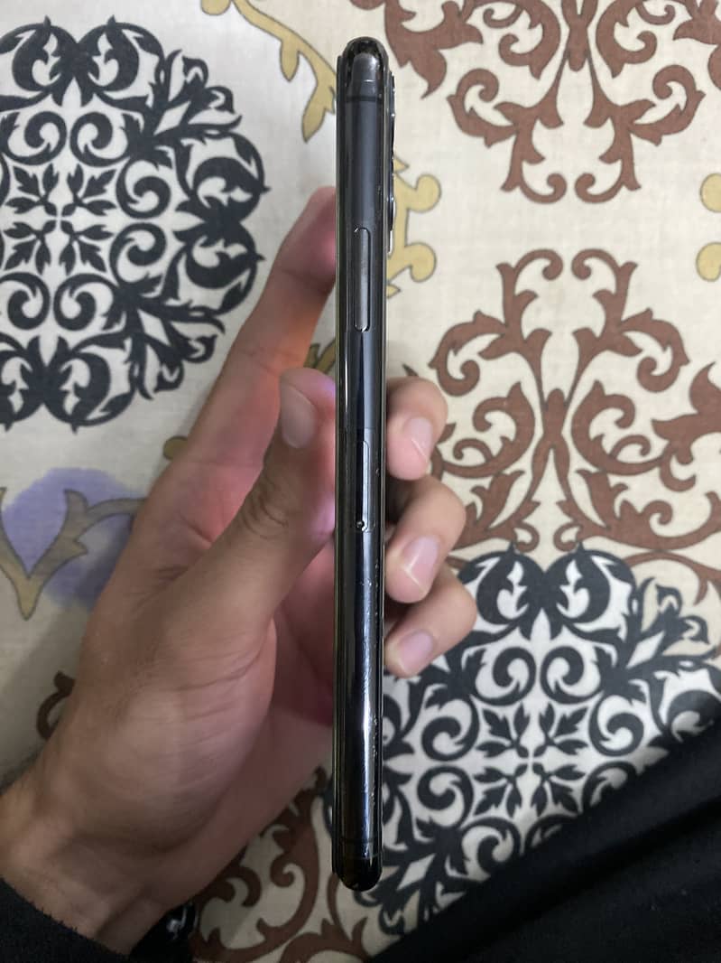Apple iPhone 11 Pro Max 7