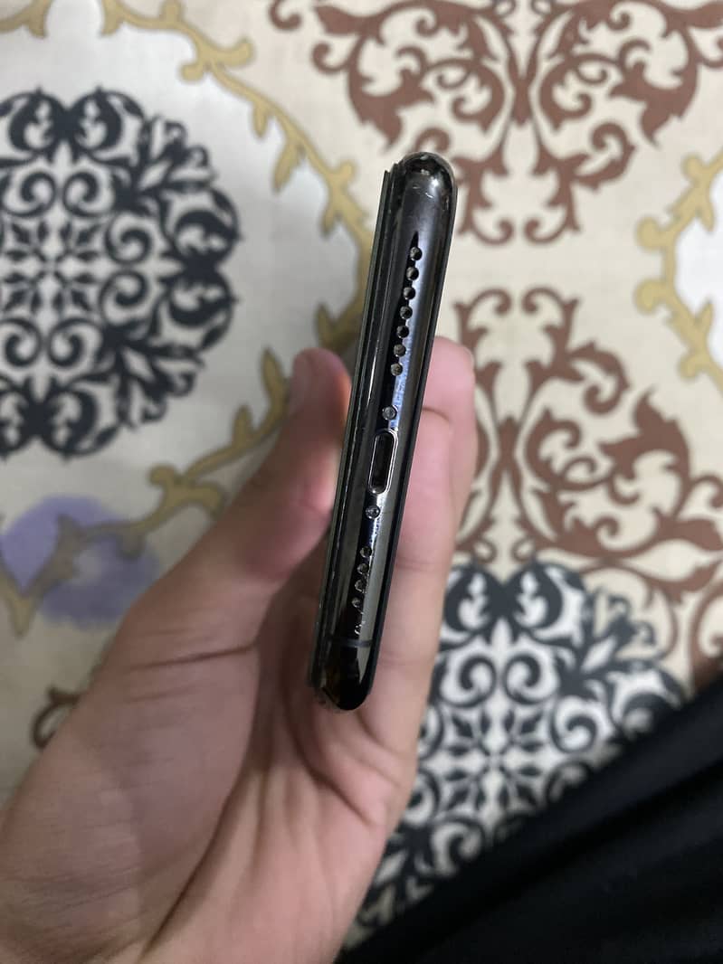 Apple iPhone 11 Pro Max 8