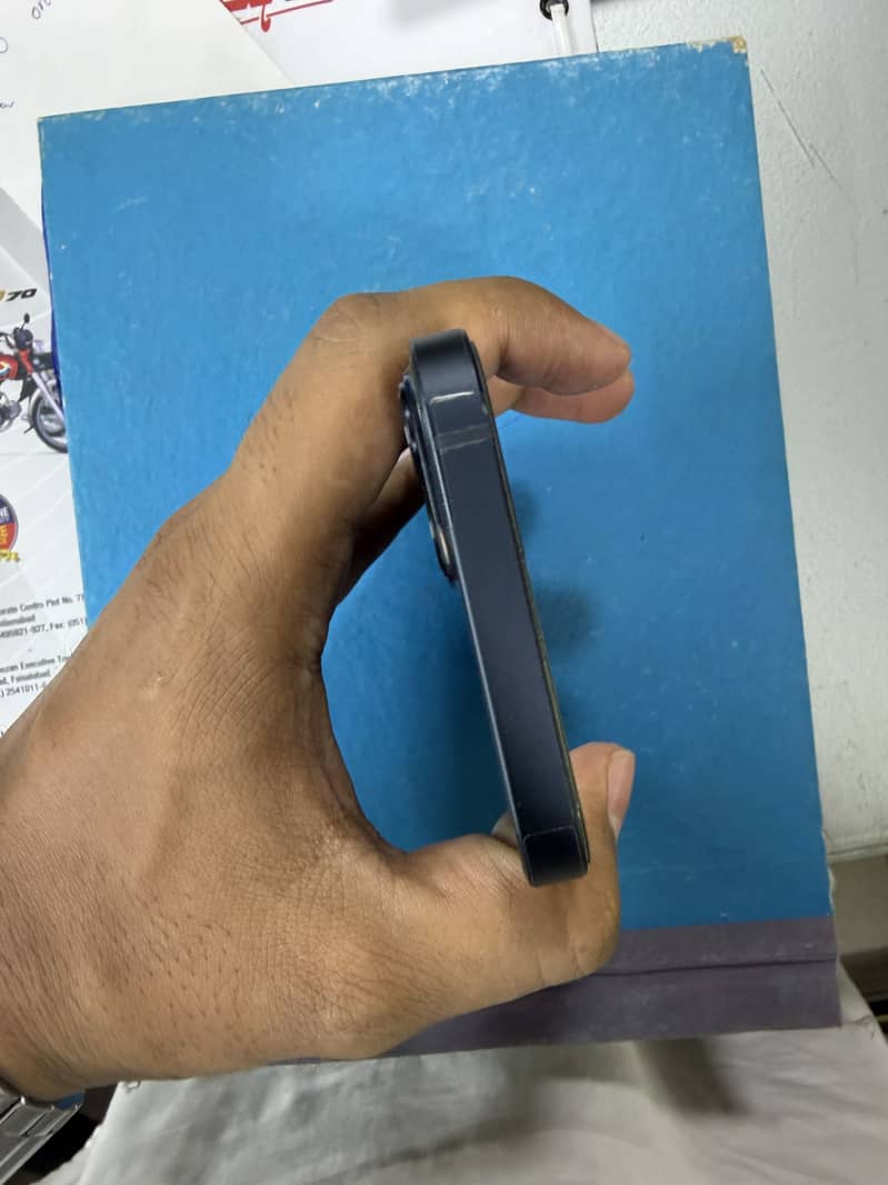 Apple iPhone 13 1