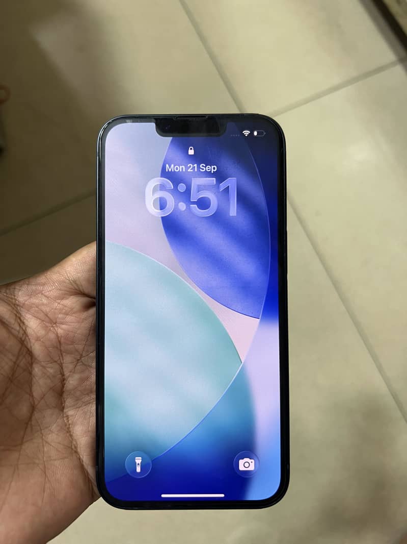 Apple iPhone 13 4