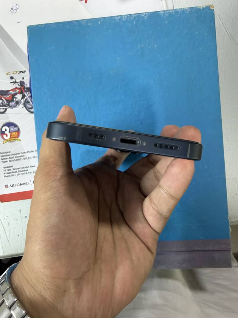Apple iPhone 13 7