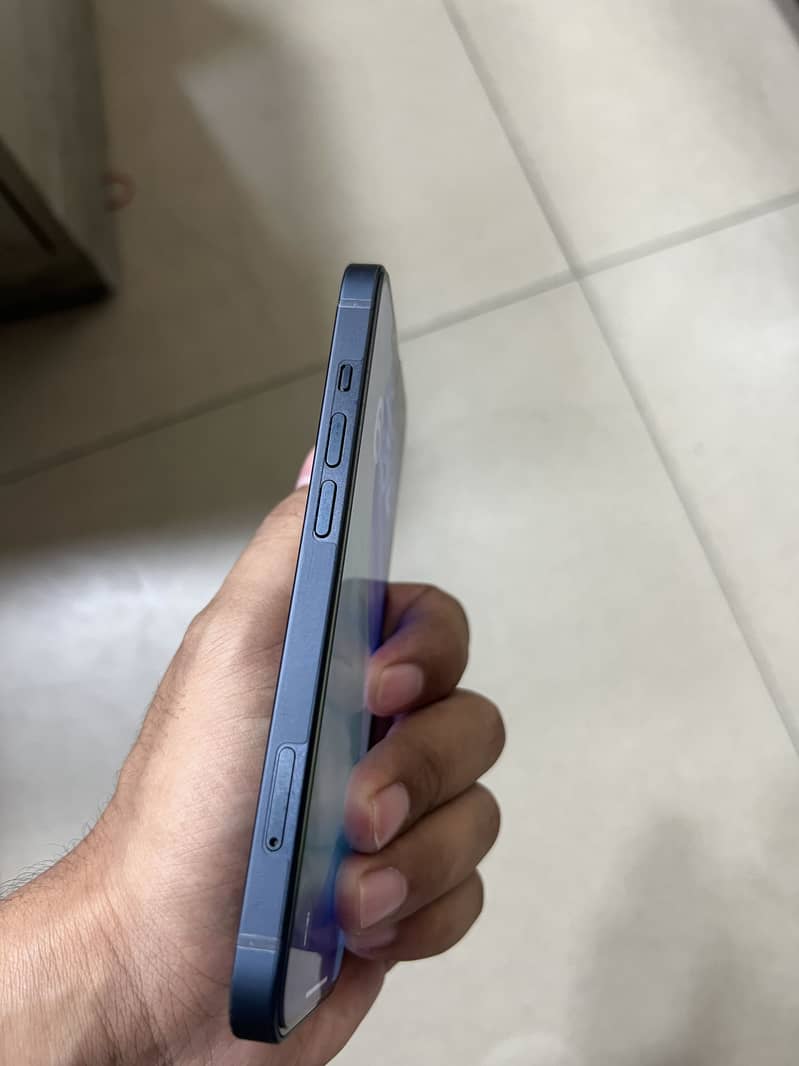 Apple iPhone 13 11