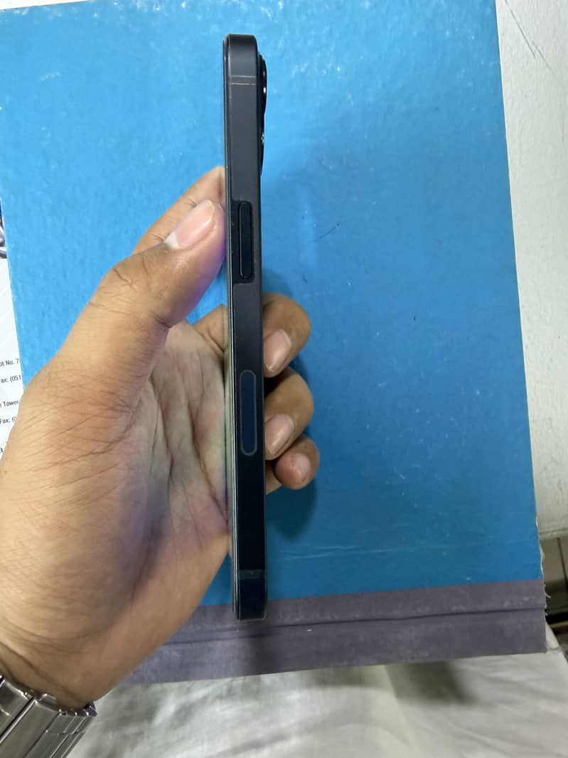 Apple iPhone 13 13