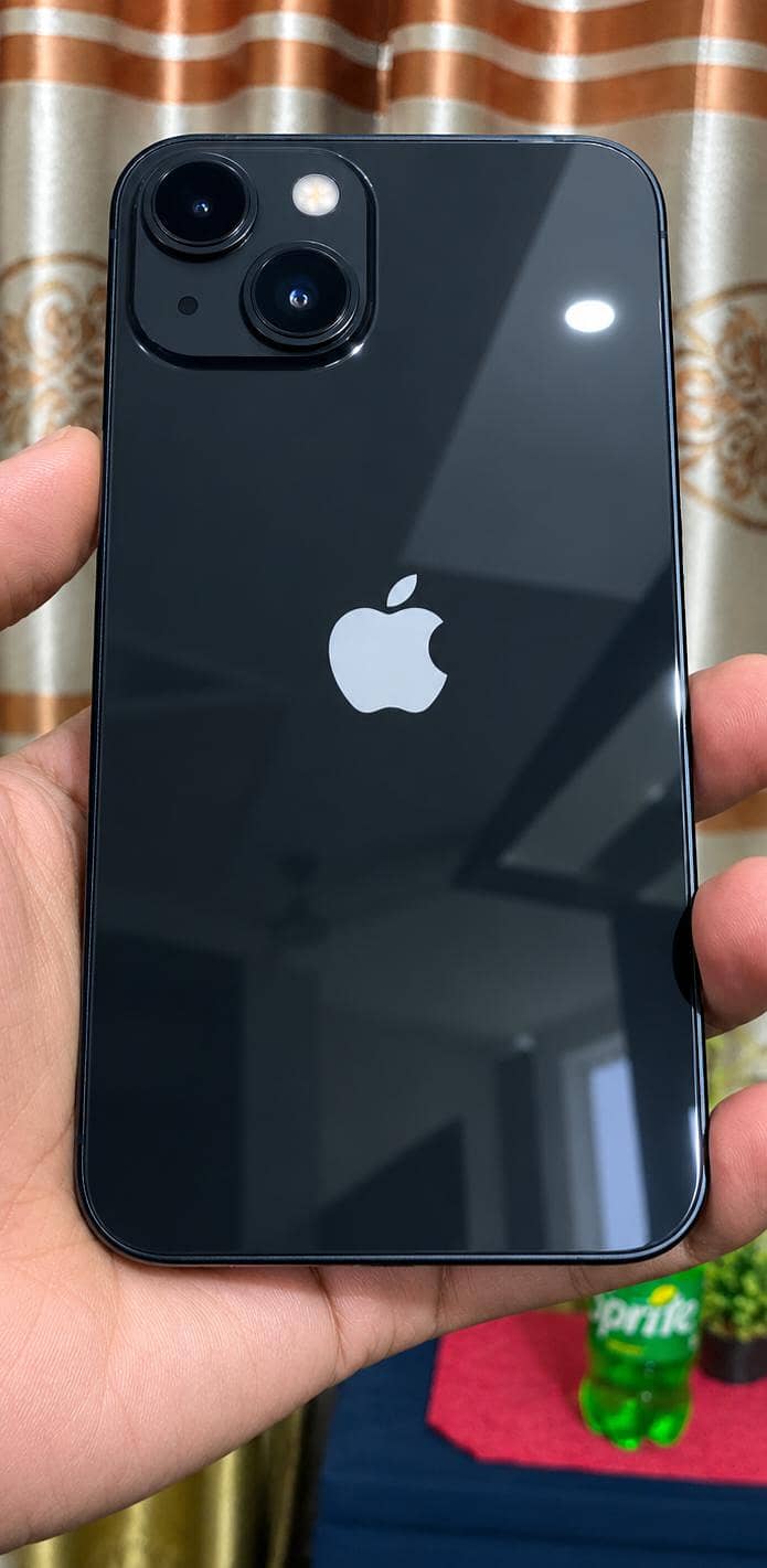 Apple iPhone 13 0