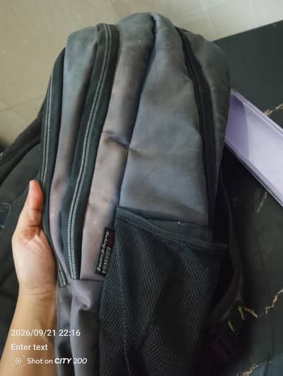 Pink bags for only 1 year used in good condition large size me he ,