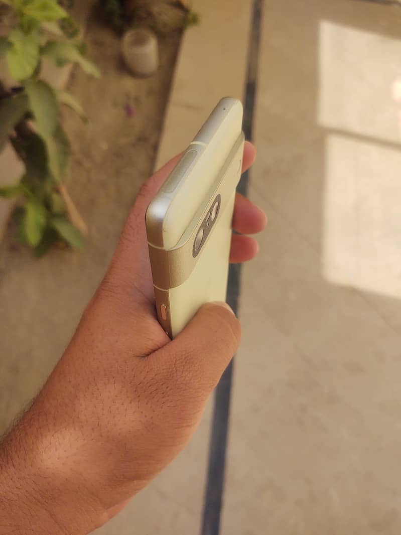 Google Pixel 7 4