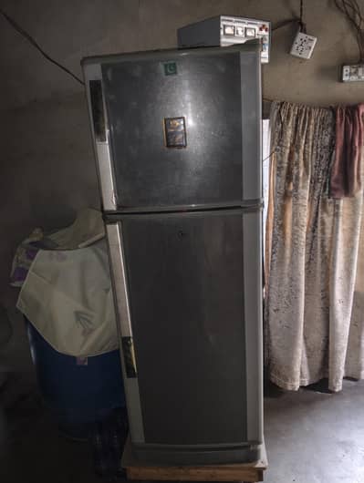 Dawlance double door fridge working condition urgent sale  Karachi