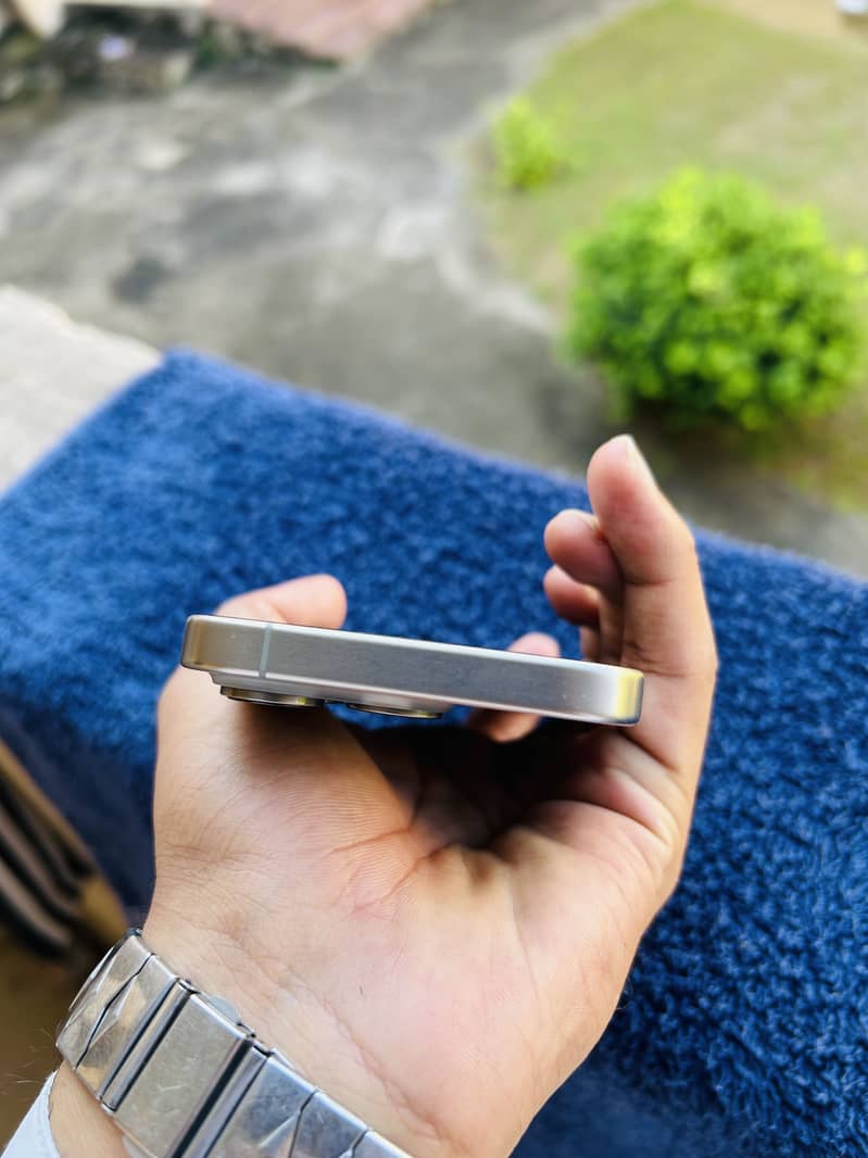 Apple iPhone 15 Pro 2