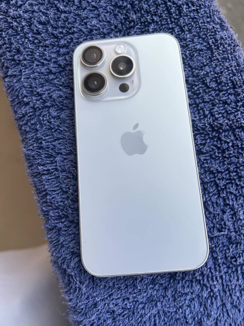 Apple iPhone 15 Pro 3