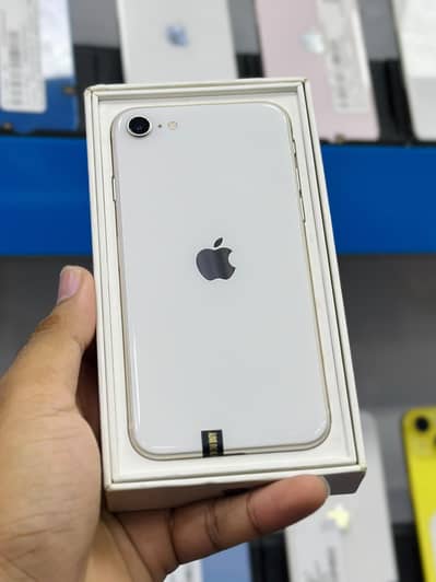 Apple iPhone SE 3 (2022) 128GB With Box Water Pack