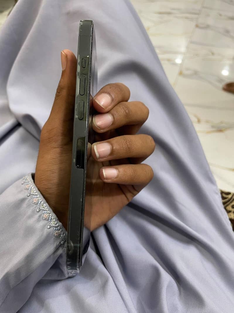 Apple iPhone 13 Pro 1
