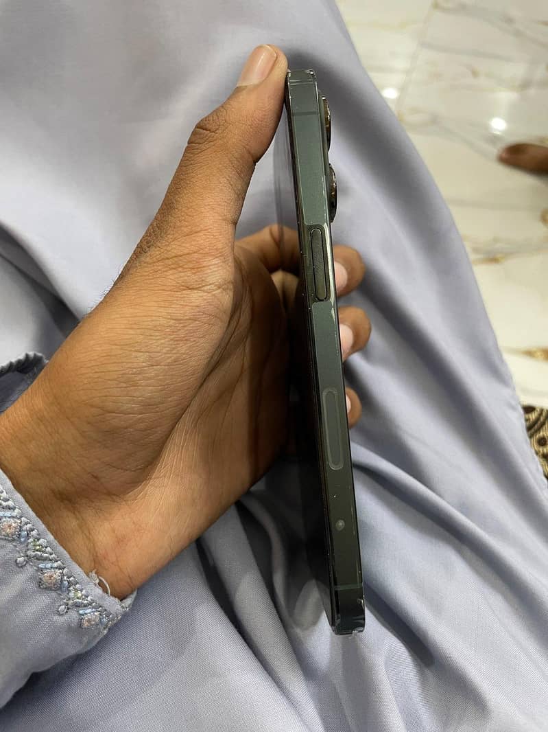 Apple iPhone 13 Pro 4