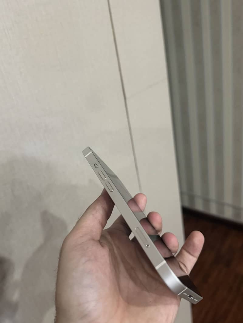 Apple iPhone 13 4