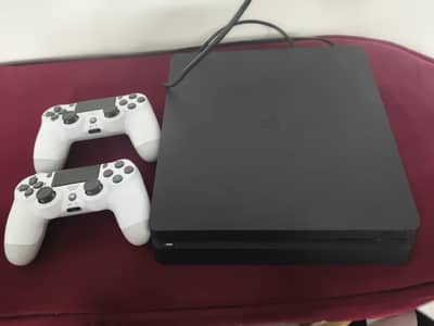 Jail Break PS4 Slim 1TB with 2 new remote controlers