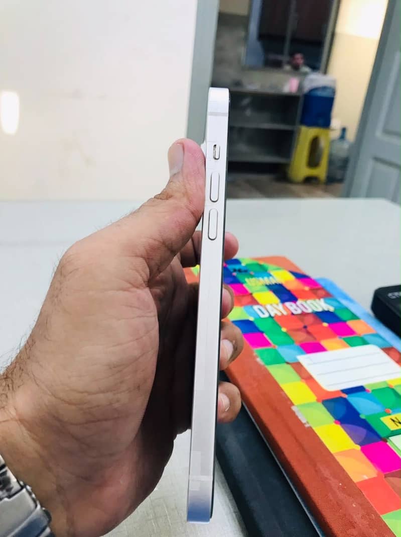 Apple iPhone 14 plus 3