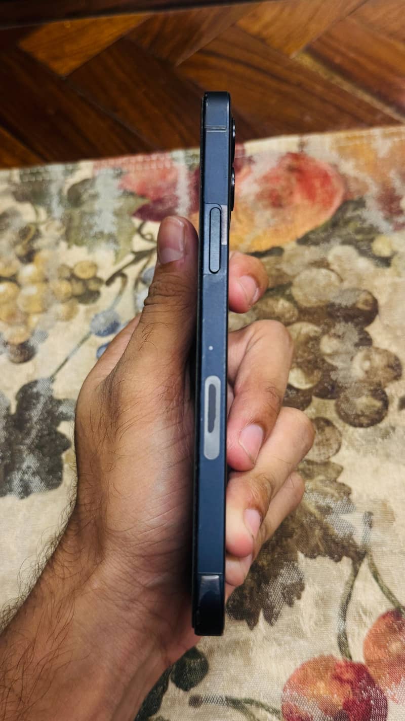 Apple iPhone 12 3