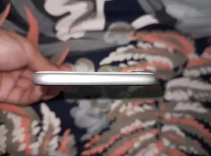Apple iPhone SE 8