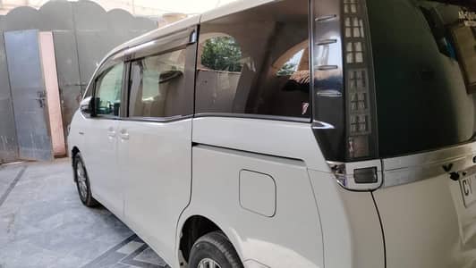 Toyota Voxy 2015