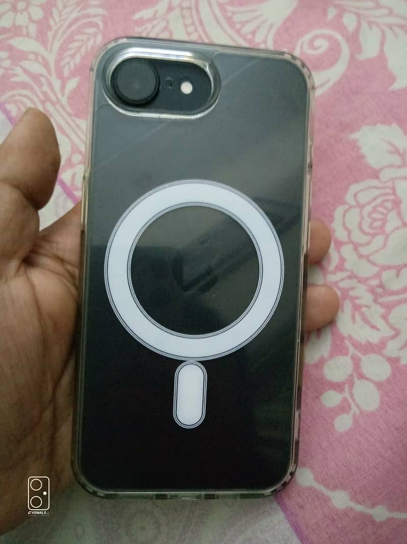 Apple iPhone 16e 0