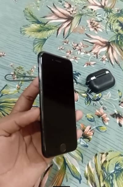 Apple iPhone 7