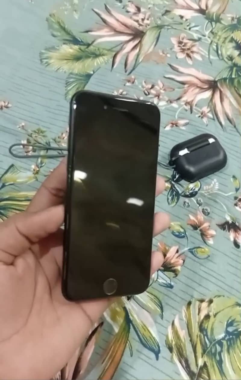 Apple iPhone 7 1