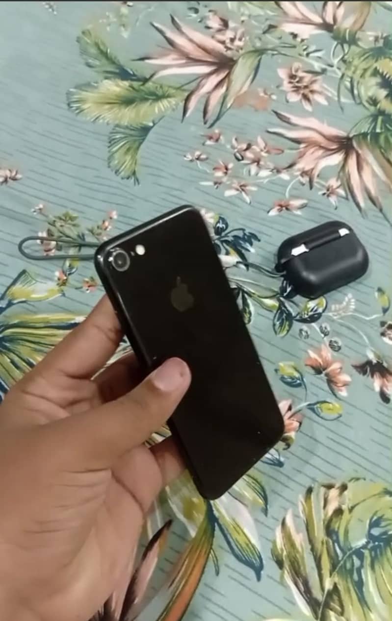 Apple iPhone 7 2