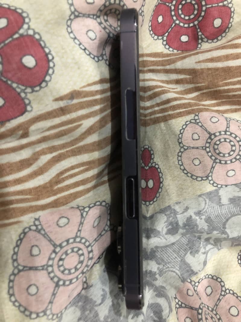 Apple iPhone 14 Pro 4