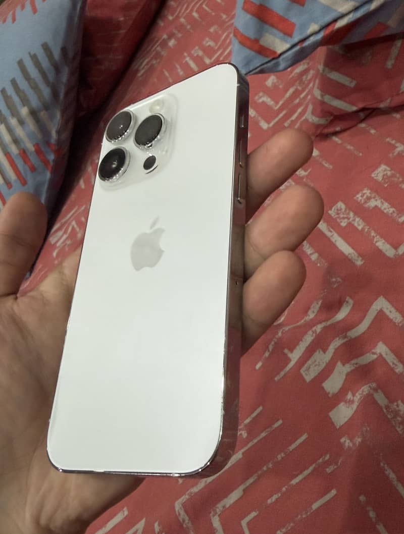 Apple iPhone 14 Pro 1