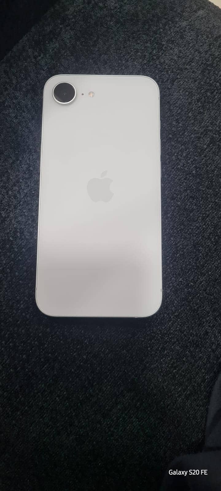 Apple iPhone 17e 0