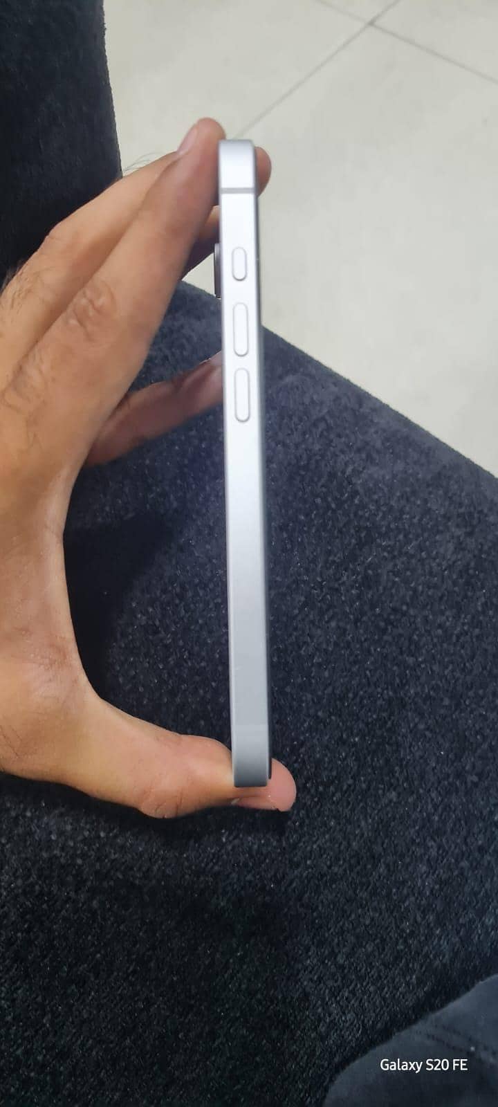 Apple iPhone 17e 3