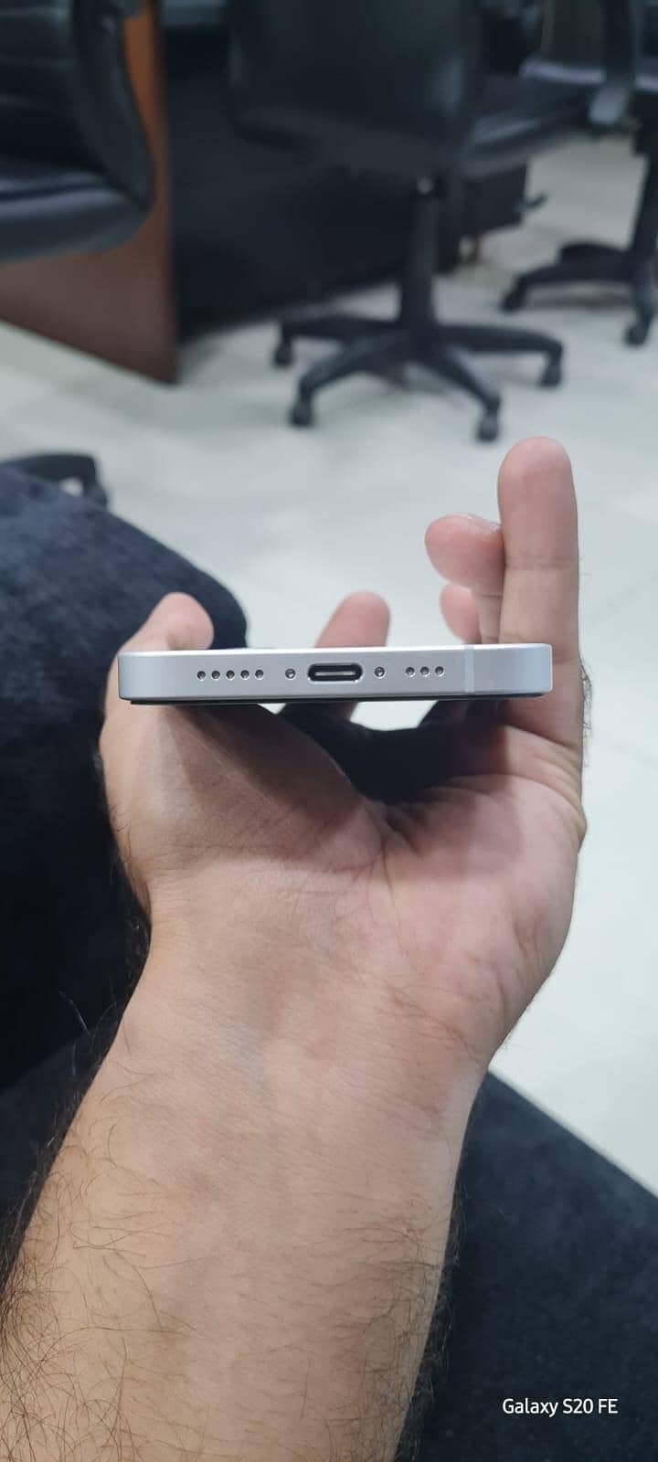 Apple iPhone 17e 4
