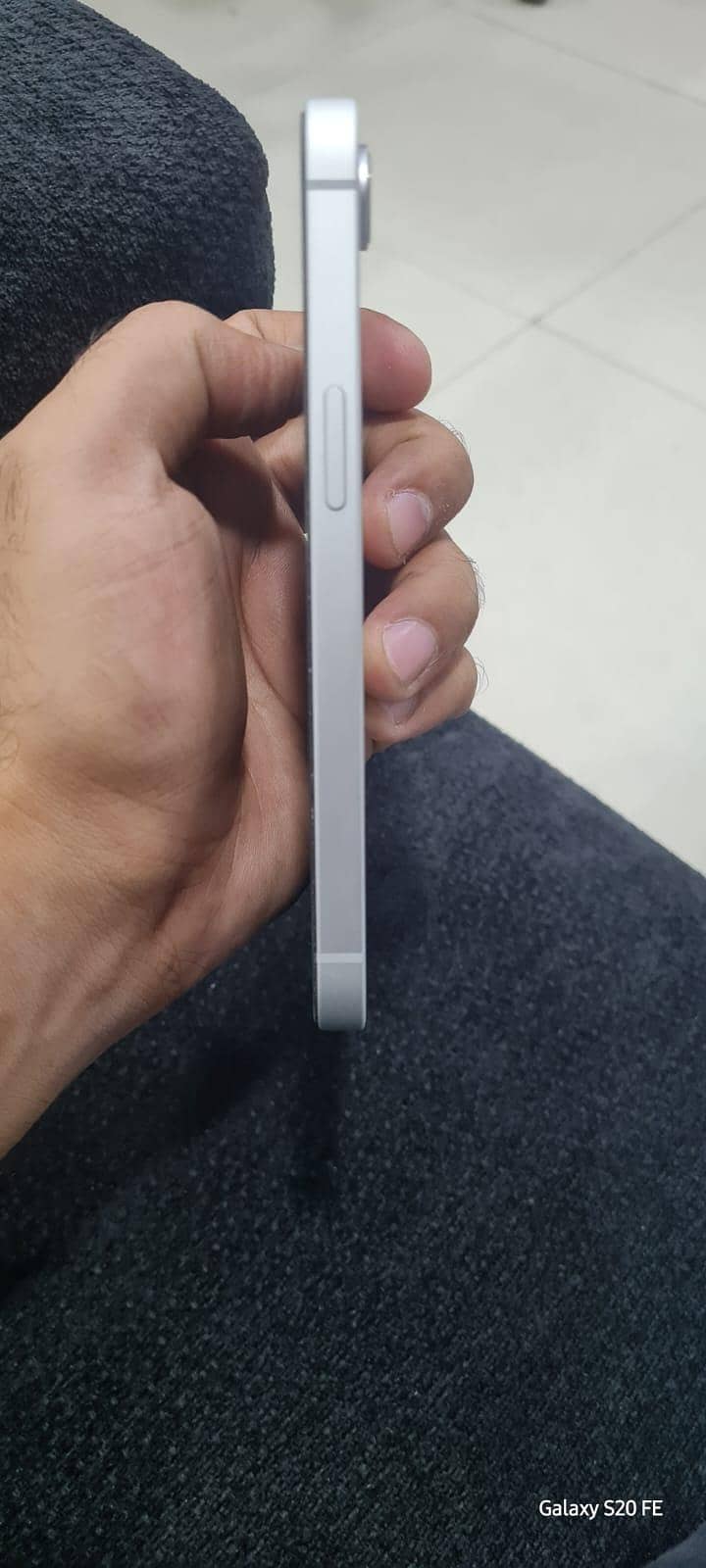 Apple iPhone 17e 6