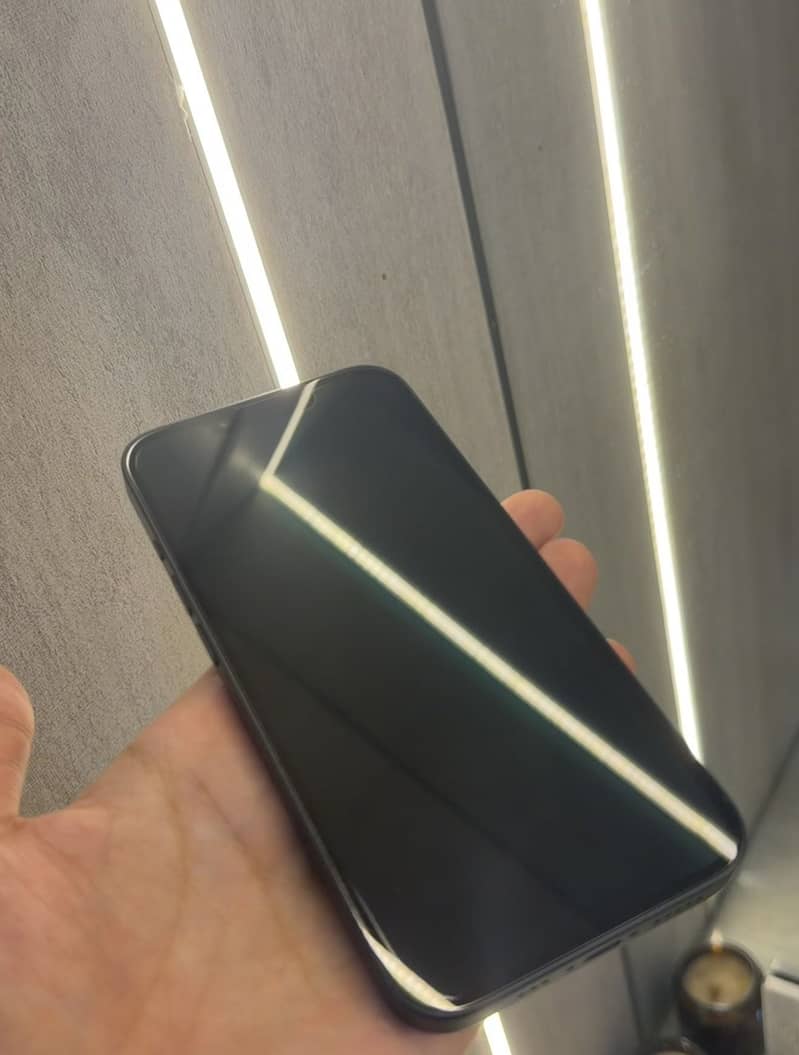Apple iPhone 13 6
