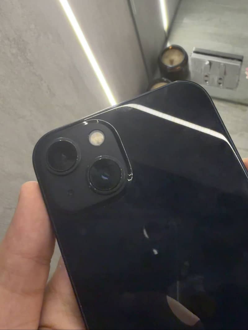 Apple iPhone 13 8