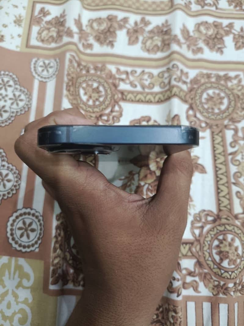 Apple iPhone 13 read discription 3