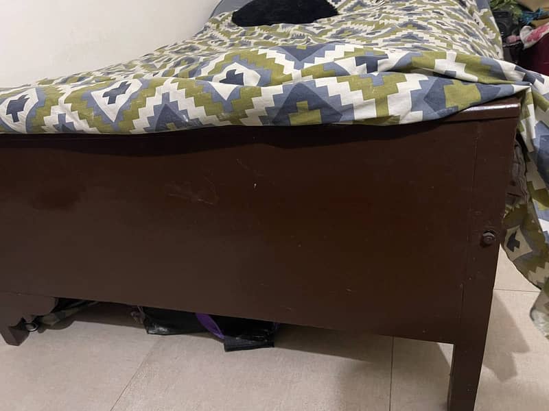 Single bed 0