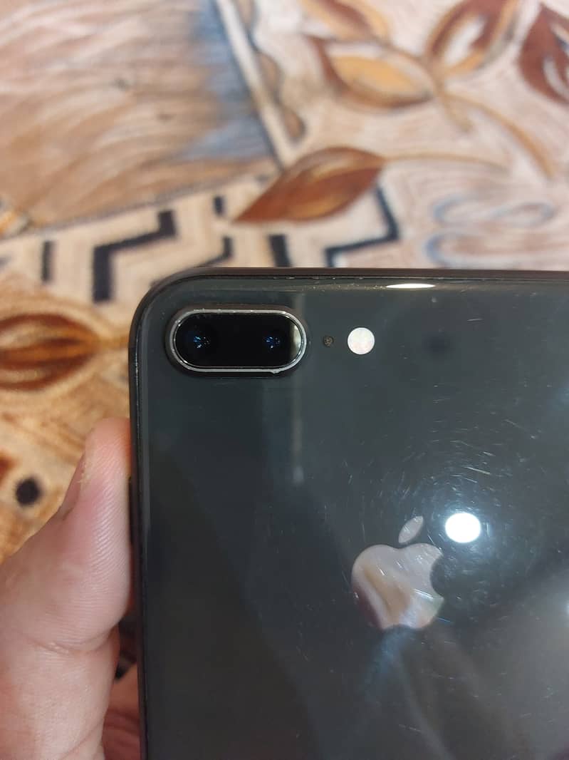 Apple iPhone 8 Plus 4