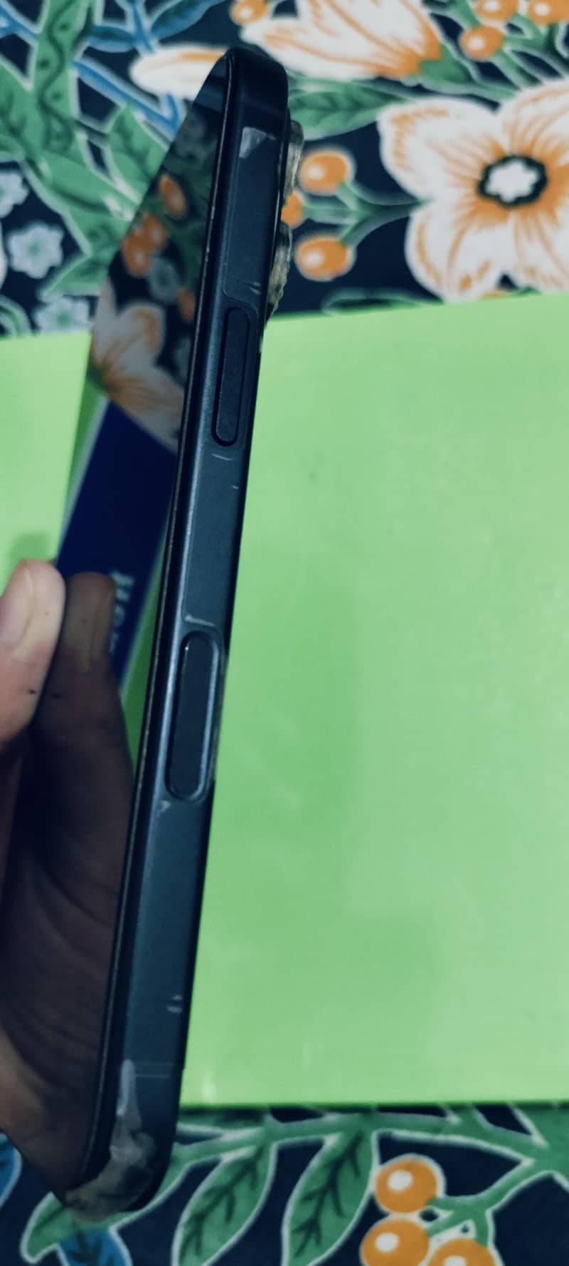Apple iPhone 16 2