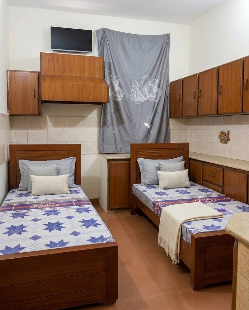 Single Bed & Almari 2
