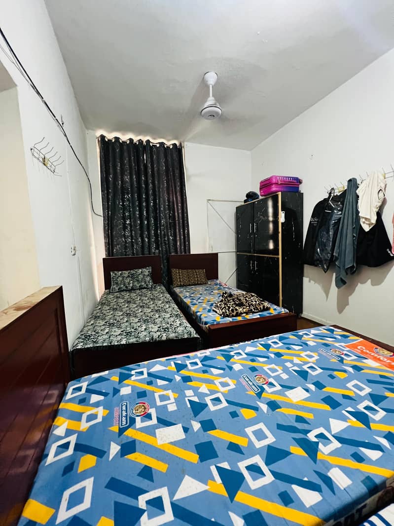 Single Bed & Almari 3