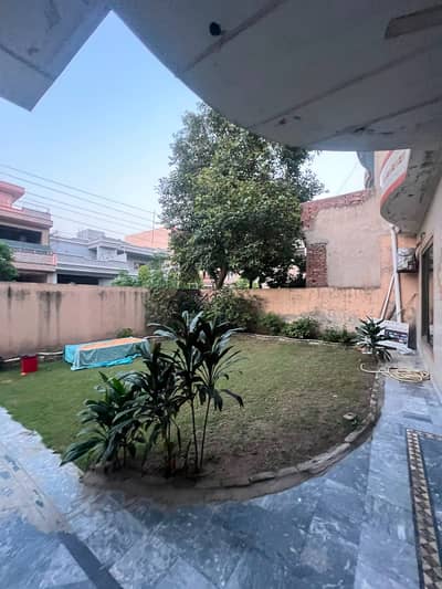 1 kanal lower portion for Rent