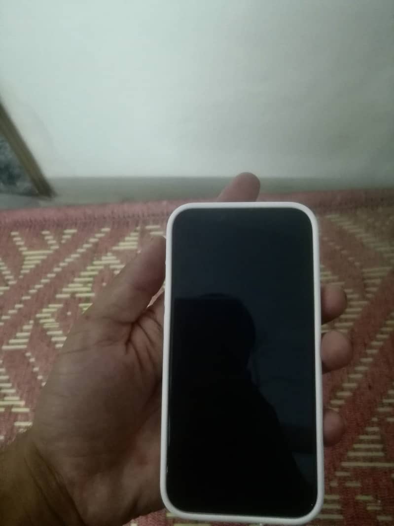 Apple iPhone 13 4