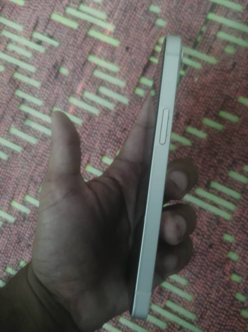 Apple iPhone 13 9