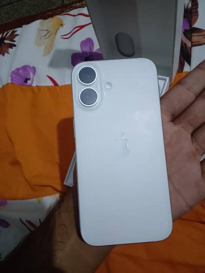 Apple iPhone 16